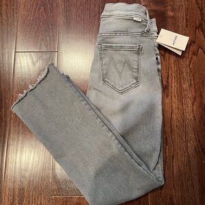 🌟NWT Mother insider crop fray jeans